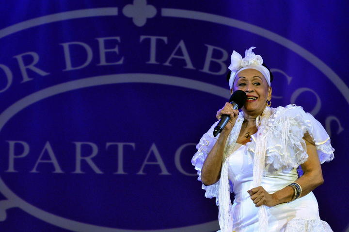 La cantante cubana Omara Portuondo, quien ha destacado como “La Diva de la Orquesta Buena Vista Social Club”, festeja este martes 83 años de vida, con la preparación de la gira que realizará con la agrupación en 2014. (ARCHIVO)