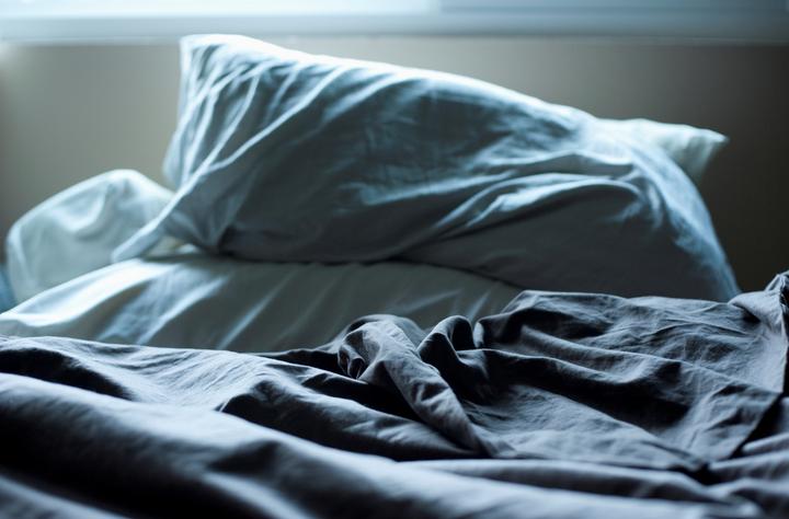 Dejar la cama sin hacer favorece a que los ácaros (arácnidos que afectan principalmente a alérgicos y asmáticos), no tengan un lugar apto para desarrollarse en nuestro lecho. (ARCHIVO)