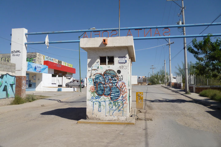  Graffiti. Casetas de vigilancia sirven sólo para centro de reunión de jóvenes. 