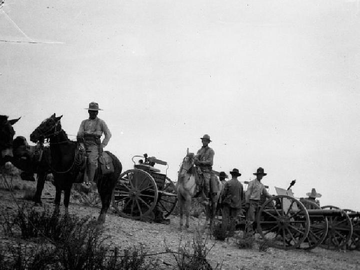 El valle colindante entre el Cerro de las Calabazas y el Cerro del Campanario fungió como campo de batalla, con sangre y fuego derramados, durante la toma de Torreón por Francisco Villa al mando de la mítica División del Norte, en 1914.