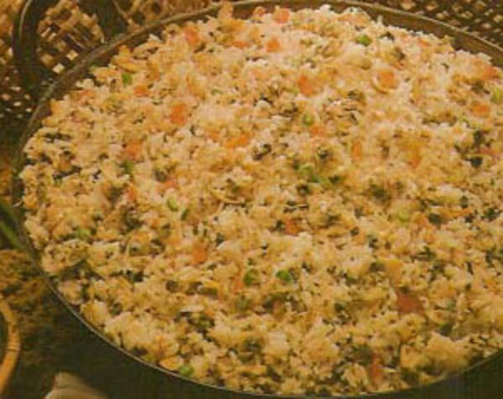 Arroz frito con aguacate