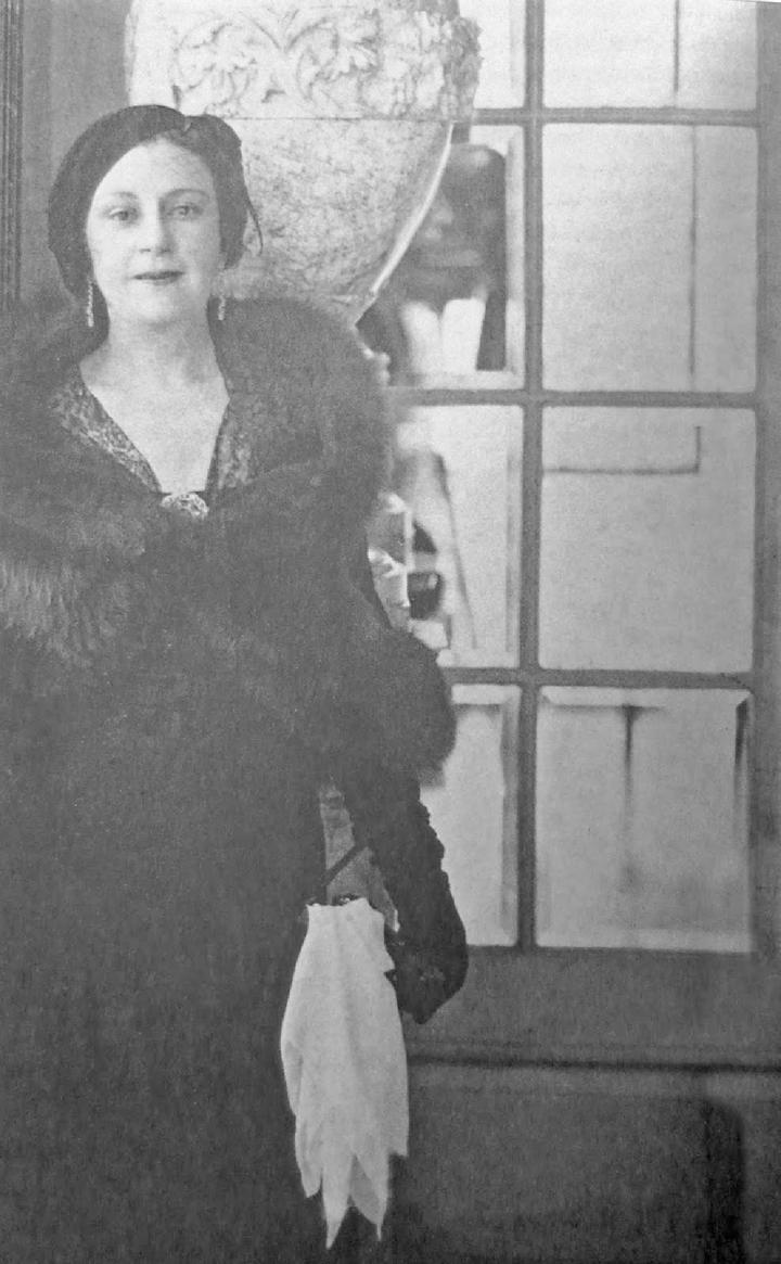 Heredera por los cuatro costados, la señora María Luján Zuloaga, viuda de Terrazas, se ostentaba como legítima dueña de la antigua Hacienda de Santa Rosa de Lima y su rango, en Gómez Palacio, hasta 1933.