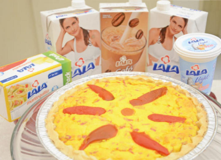 Pay de queso con jamón y tocino de pavo