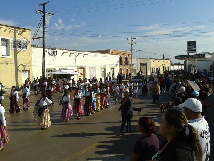 Desfile. Conmemoran en Mapimí el 103 aniversario de la Revolución Mexicana con desfile y acto cívico.