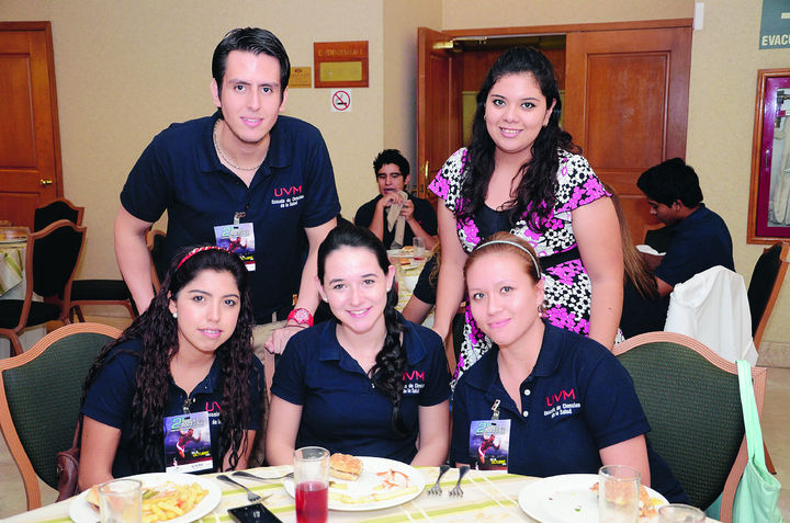   Juan Carlos, Ingrid, Karen, Cristina y Saraí.
