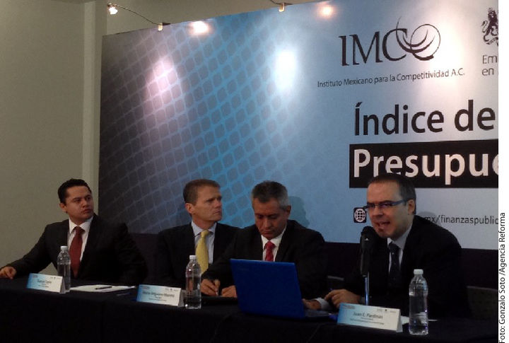 Participantes. Juan Pardinas, director general del Imco, durante la presentación del estudio en la Ciudad de México.