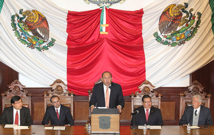 Comparecencia. El gobernador de Coahuila, Rubén Moreira, presentó ayer su Segundo Informe de Gobierno ante el Congreso local.