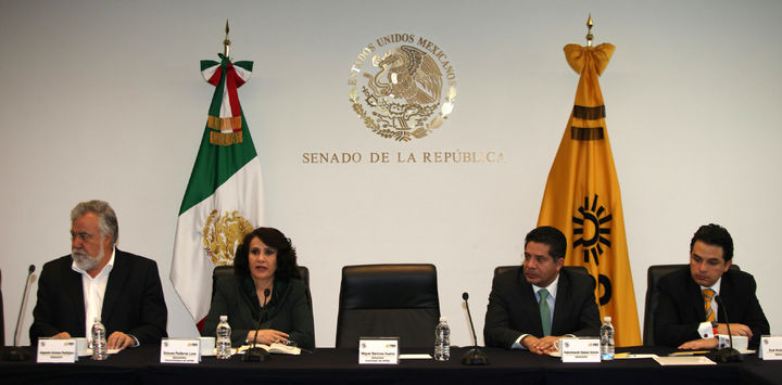 Opinión. Los legisladores perredistas Alejandro Encinas, Dolores Padierna, Rabindranath Salazar y Zoé Robles, ofrecieron una conferencia de prensa ayer viernes en el Senado de la República.