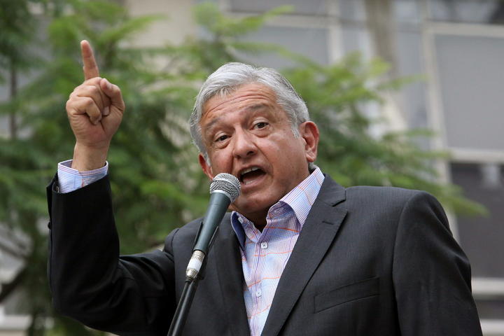 López Obrador fue dado de alta bajo un tratamiento médico y con la indicación de reposo relativo por el siguiente mes. (ARCHIVO)