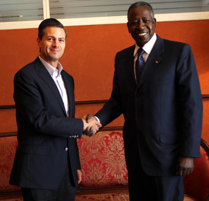 Durante su última escala el Presidente de la República se reunió en privado con Adama Toungara ministro de Petróleo y Energía de Costa de Marfil. (NOTIMEX)