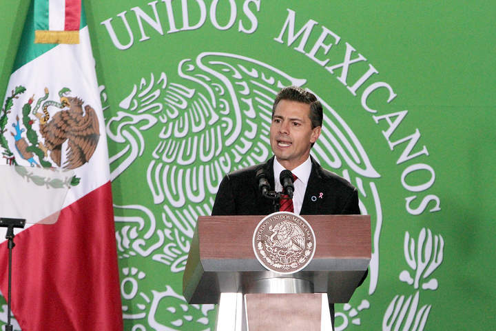 El Senado 'ha tomado una decisión trascendental para México' al dar hoy luz verde al proyecto en materia energética, que ahora pasará a estudio de la Cámara de Diputados, señaló Peña Nieto. (Archivo)
