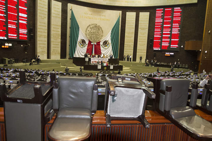 Diputados se apoderaron del salón de Pleno de la Cámara de Diputados. (Notimex)