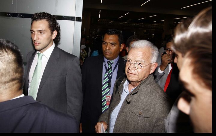 Investigaciones. Imagen del momento en que el exgobernador Andrés Granier cuando llegó a México.