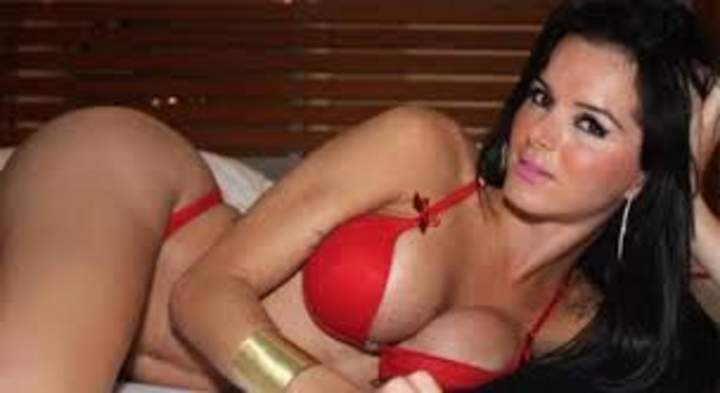 Sorprenden a Romario con joven transexual