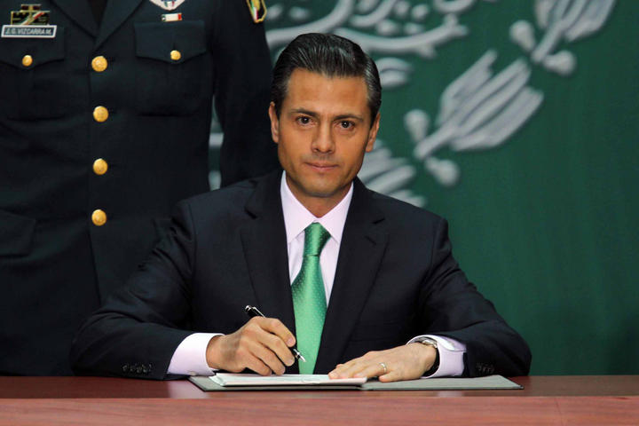 El presidente Peña Nieto firmó ayer el decreto de la Reforma Energética y ayer mismo fue publicada en el Diario Oficial de la Federación. (ARCHIVO)