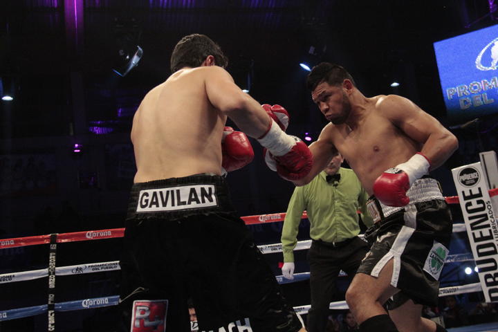 El boxeador lagunero José ‘Pistón’ López logró un importante triunfo la noche del pasado sábado en Delicias, Chihuahua, donde noqueó al ponchador chihuahuense Carlos ‘Gavilán’ Martínez.