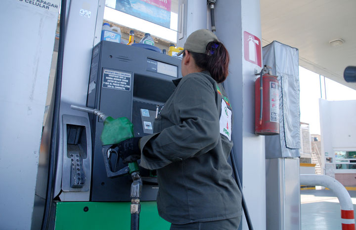 Impuestos. El senador José Rosas Aispuro dijo que a corto plazo la Reforma no traerá beneficios y que seguirá en aumento la gasolina. 