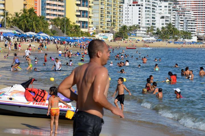 El departamento de estadísticas de la Secretaría de Turismo Municipal indicó que en Acapulco se registró 73% en ocupación hotelera en general; en la zona Dorada 78.6%; mientras que 76% la zona Diamante y la Tradicional con 33.8%. (ARCHIVO)
