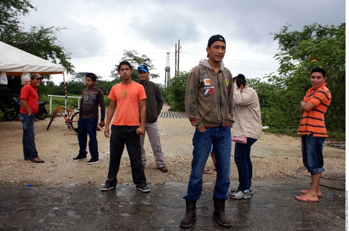 Bloquean acceso a pozos de Pemex