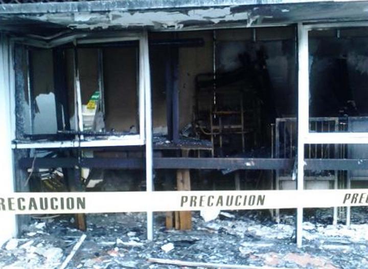 El titular de la Coordinación General de Protección Civil, Pedro Benavides, señaló que el incendio se debió a un corto circuito en el área de archivo de dicho lugar. (EL UNIVERSAL)