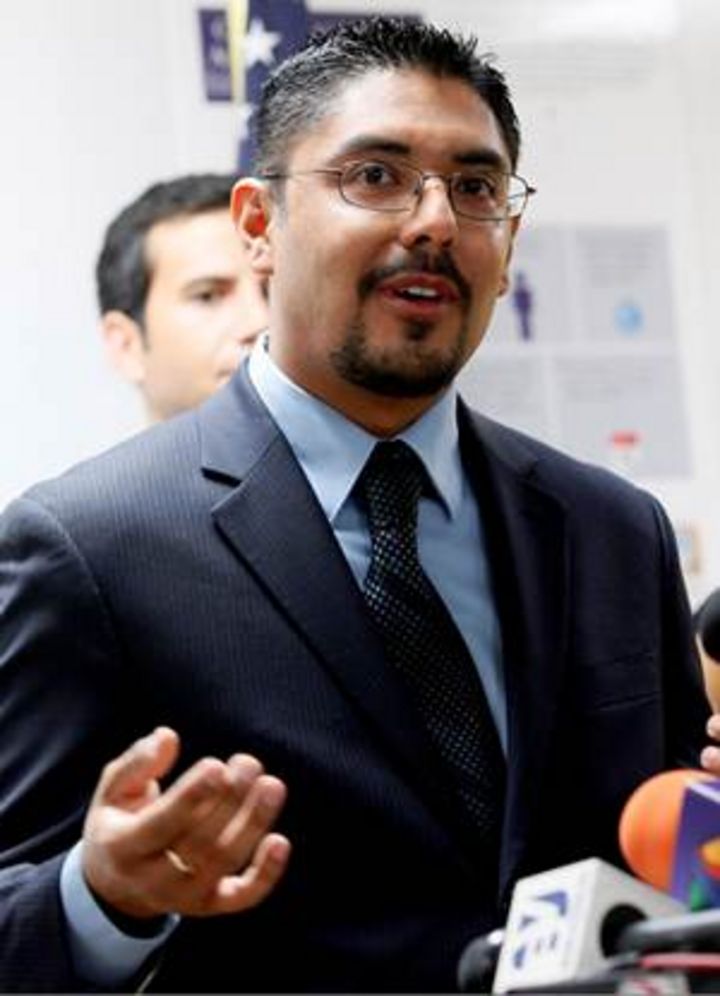 Indocumentado. Sergio García se graduó en una universidad californiana y aprobó en 2009 el examen que permite a los abogados graduados ejercer en California.