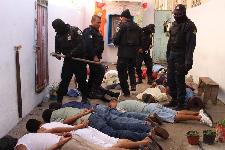 Policías de Quintana  Roo matan a exmarine