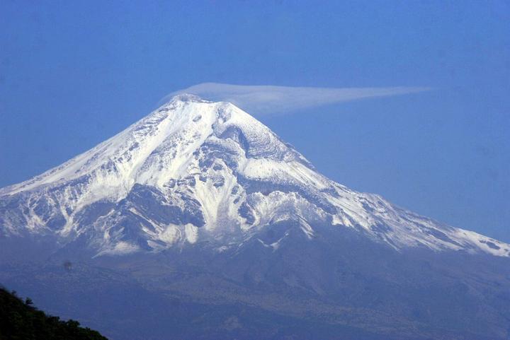 El escalador Charles King, de 25 años, subía el Pico de Orizaba, cuando él y tres compañeros cayeron el domingo. (Archivo)