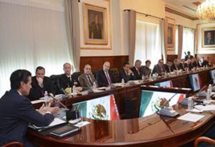 Reunión. El presidente Enrique Peña Nieto ordenó a los secretarios de Estado y directores de organismos descentralizados no distraerse de los objetivos de su gobierno.