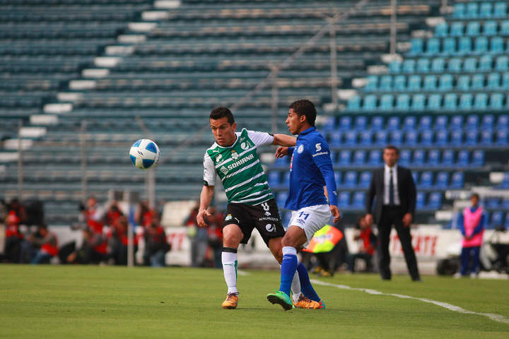 Santos Laguna busca su primera victoria del torneo Clausura 2014 de la Liga MX al enfrentarse esta tarde a la Máquina Celeste del Cruz Azul en un encuentro que es atípico por jugarse a puerta cerrada. (JAM MEDIA)