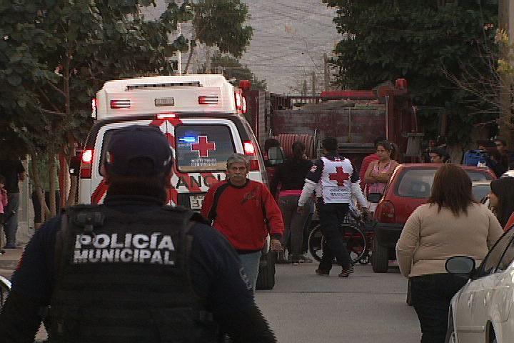 Al lugar acudieron policías, bomberos y socorristas de la Cruz Roja. (EL SIGLO DE TORREÓN)