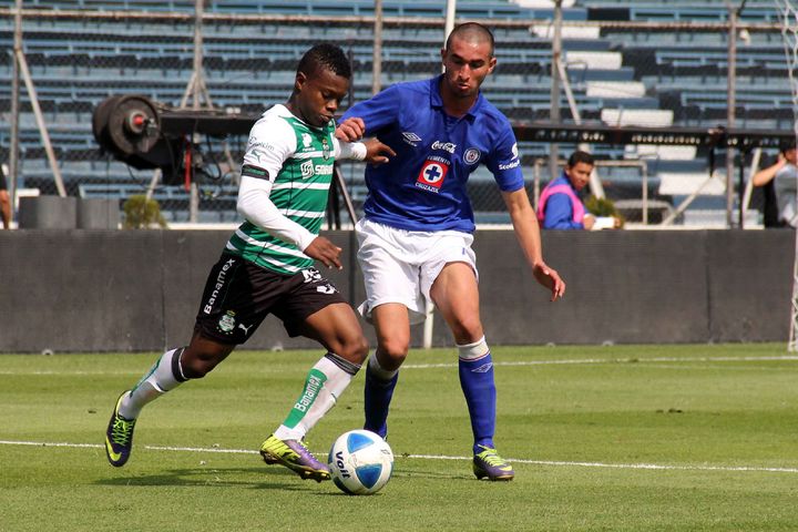 Los selectivos Sub 17 y Sub 20 de Santos Laguna tuvieron una jornada afortunada ante sus similares de Cruz Azul, el equipo Sub 17 ganó por un gol a cero y el Sub 20 empató a dos, en partidos de la fecha dos del Torneo Clausura 2014. 