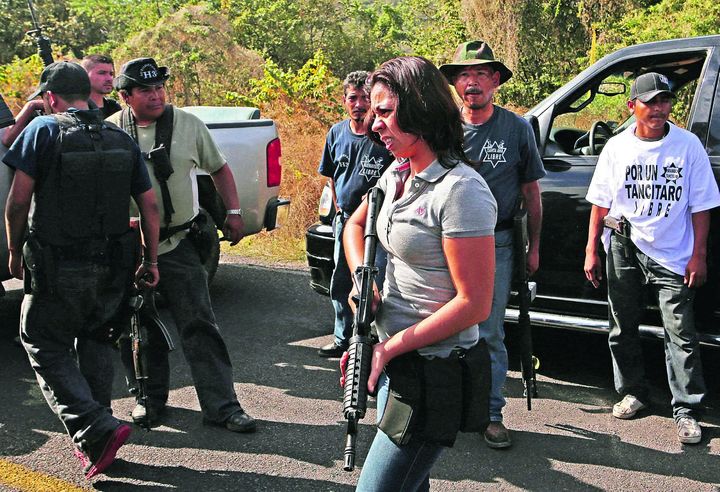 Se unen.  Las mujeres se han unido a los grupos de autodefensas en la población de Nueva Italia, Michoacán, para hacer frente a la organización criminal de Los Caballeros Templarios.
