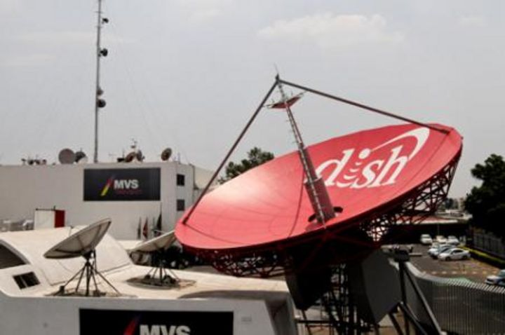 Denuncia. Denuncia TV Azteca que Dish incumple la ley al transmitir las señales de los canales 13 y 7 de esta compañía.
