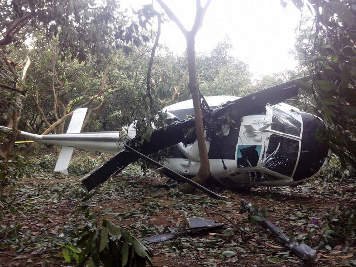 Accidente.  Un helicóptero de la PGR se desplomó en el municipio de Tancítaro.