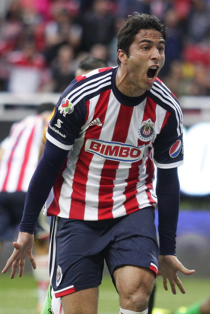 Aldo de Nigris ahora defiende la playera de las Chivas, equipo con el que no ha podido destacar como goleador. (Archivo)