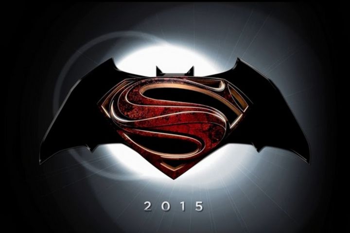Un año más. Warner Bros. anunció que el filme que unirá en pantalla a Batman y Superman se estrenará en mayo de 2016.