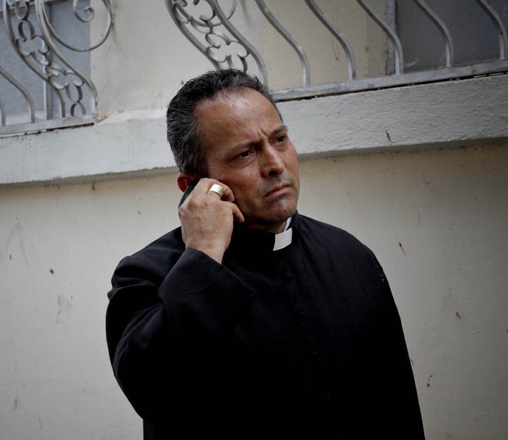 Salvo. El padre Gregorio López, afirmó que fuerzas federales lograron evitar un atentado en su contra, cuando ingresaba al municipio de Apatzingán.