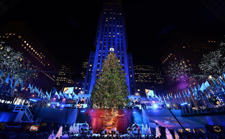 Particularmente, el Rockefeller es especialmente atractivo cuando se acerca la temporada decemebrina y el lugar se engalana con un enorme árbol de Navidad. (ARCHIVO)