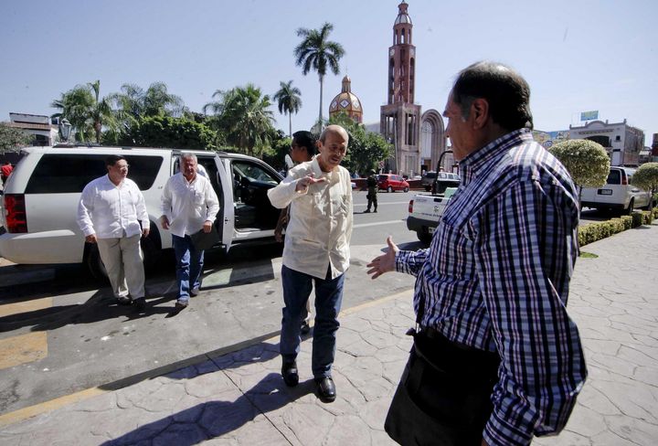 Tarea. El gobernador de Michoacán, Fausto Vallejo, anunció apoyos al sector comercial y empresarial en el estado de Michoacán que se han visto afectados por la inseguridad que se registra en la zona, al visitar por segunda vez esta ciudad.