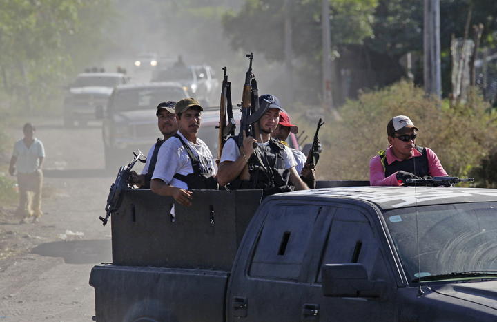 Peña rechazó que durante su administración se haya dejado crecer a las autodefensas, y afirmó que a partir de la nueva estrategia federal han disminuido los niveles de violencia en el país. (ARCHIVO)