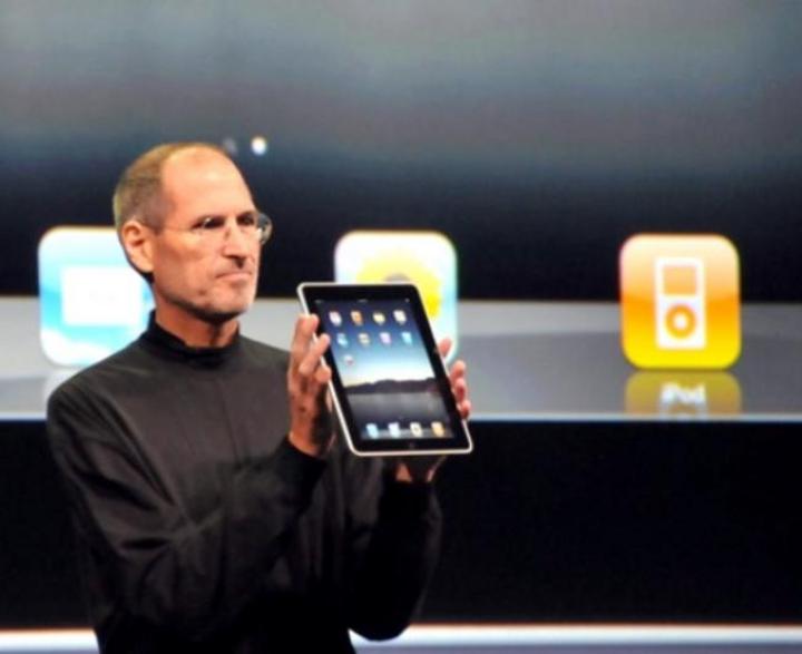 'Tenemos algo que creemos que es mejor: Se llama iPad' inició Steve Jobs al presentar la tableta de Apple, un Iphone de gran tamaño. (ARCHIVO)