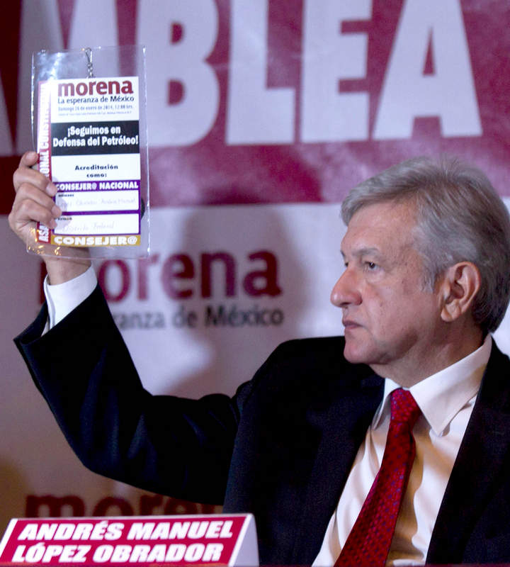 López Obrador aseguró que el registro como partido será 'una licencia' para cambiar el régimen corrupto pero, 'no nos van a maicear' con cargos. (El Universal)
