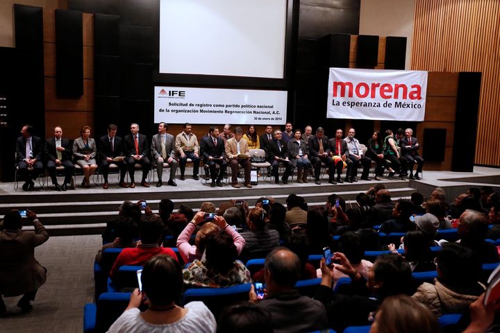 Solicitud. La organización Movimiento de Regeneración Nacional, liderado por Martí Batres y fundado por Andrés Manuel López Obrador, solicitó su registro como partido político nacional ante el Instituto Federal Electoral.