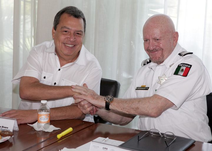Coordinación. El comisionado de Seguridad Pública, Manuel Mondragón en reunión con el gobernador Ángel Aguirre.