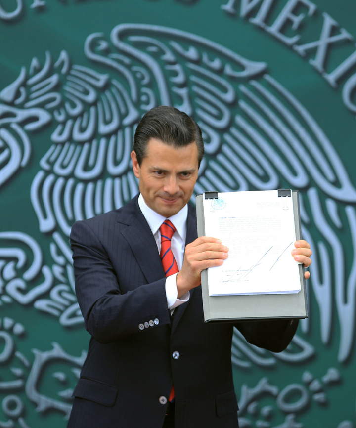 Consumado. El presidente Enrique Peña Nieto firmó ayer la promulgación de la Reforma Político-electoral.