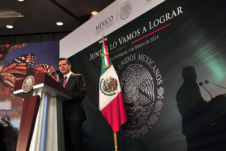 Plan. El presidente de México, Enrique Peña Nieto, acompañado por su gabinete al poner en marcha el plan 'Michoacán, Juntos lo vamos a lograr'.