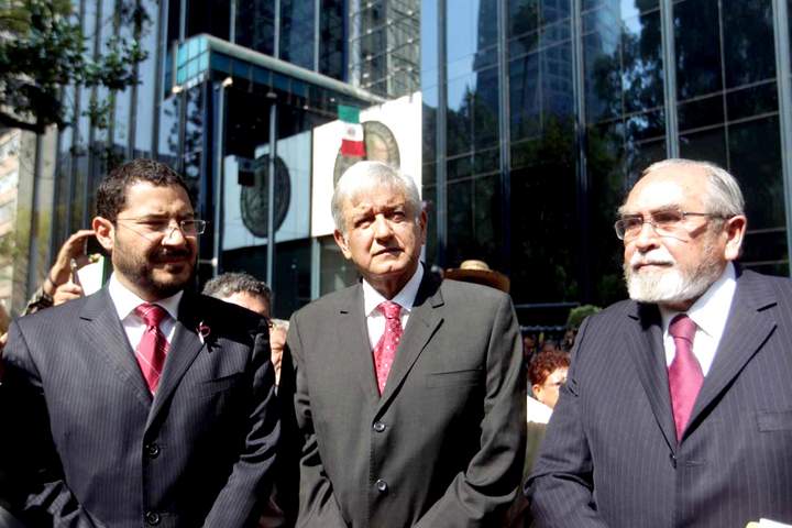 Denuncia AMLO a Peña Nieto ante la PGR