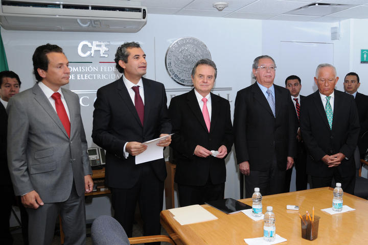 Asume Enrique Ochoa la dirección de la CFE