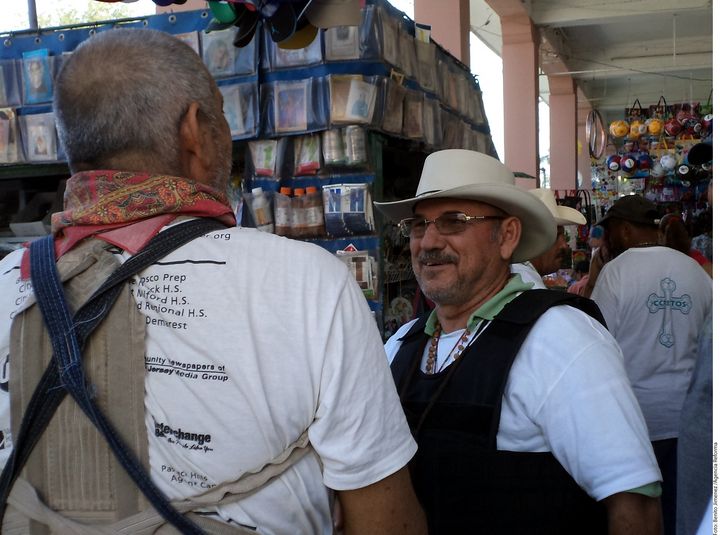 Sin armas. El sábado un grupo de autodefensas liderado por Hipólito Mora (foto), uno de los fundadores de las autodefensas, ingresó hasta el corazón de Apatzingán, pero sin armas.