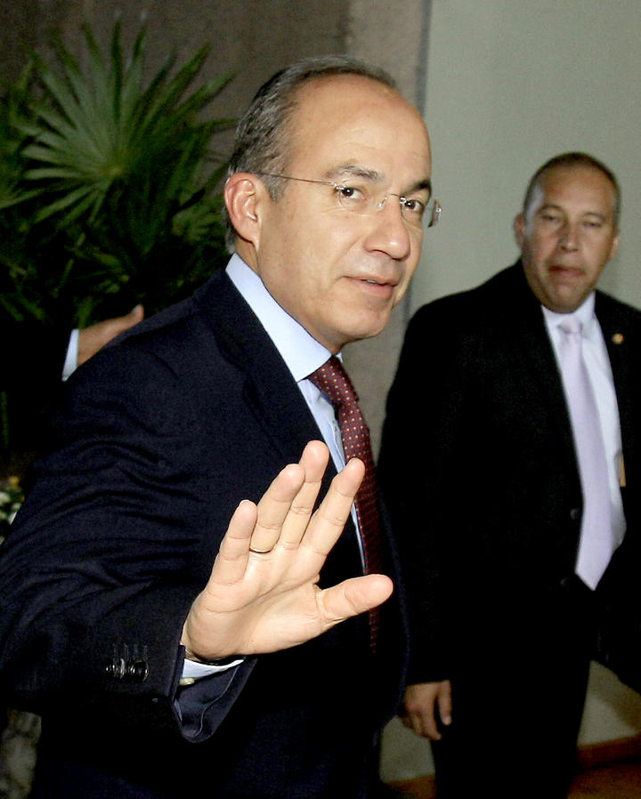 Calderón, 'muy triste' por situación del PAN